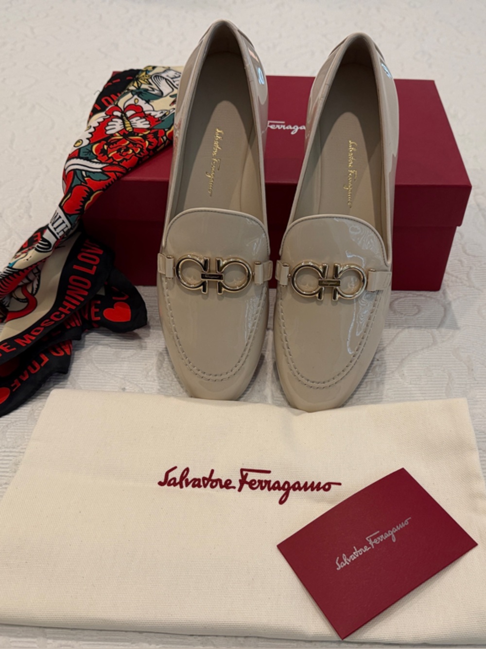 Salvatore Ferragamo Cream Patent Leather Vara-Inspired Loafers with Gold Gancini